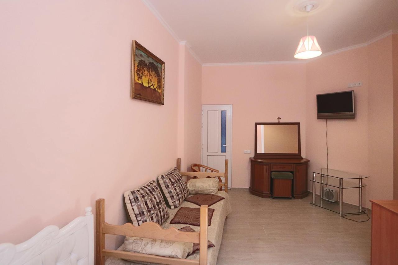 Garnim Guest House Erevan Esterno foto